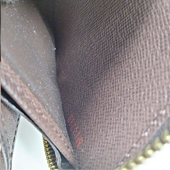 Louis Vuitton Damier Ebene Zippy Wallet - Picture 4 of 7